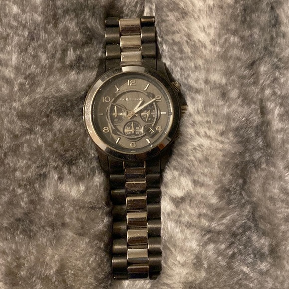 black michael kors watch - Picture 1 of 3